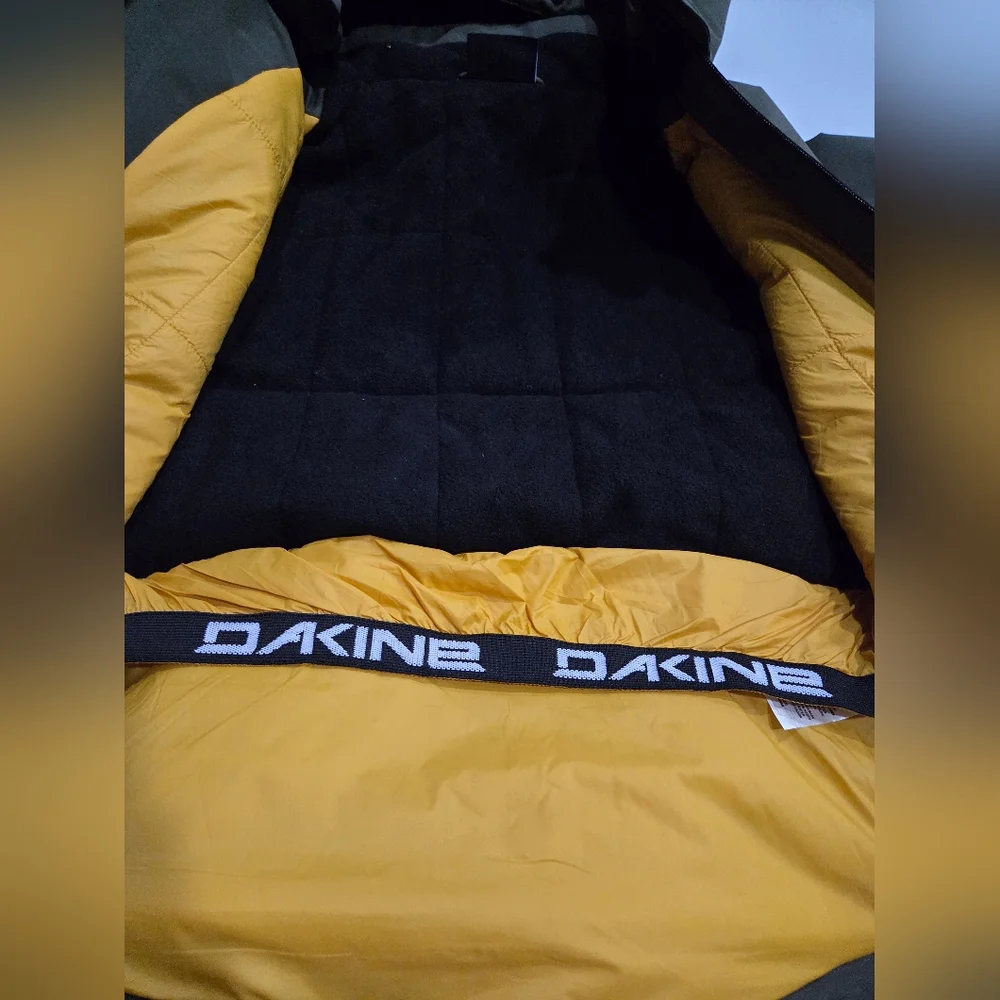 NWT Dakine Youth Snow Jacket Green and Yellow Hooded Sz.7-8